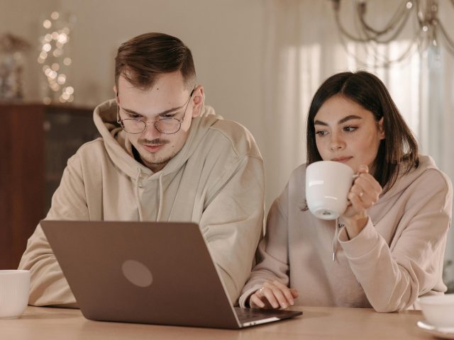 Online Relationship Counselling: Building Resilient Connections from Anywhere