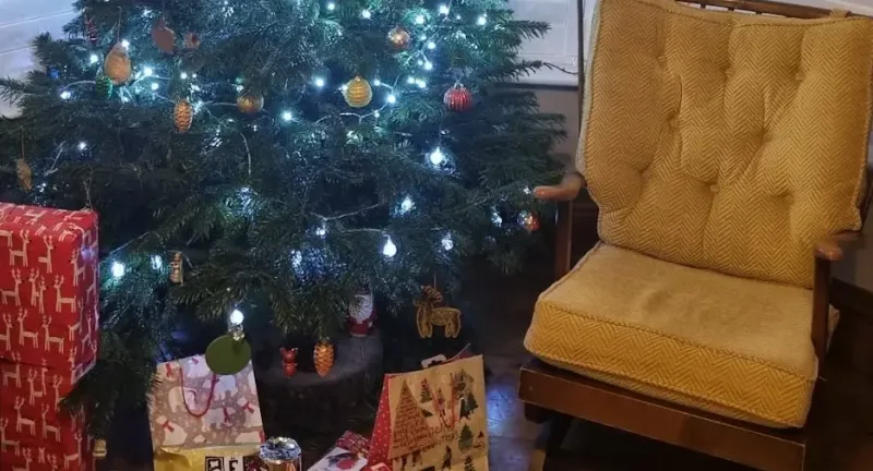 Christmas Online Therapy Advice: How to handle your feelings and money during the holidays